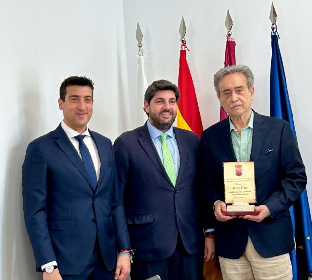 Blanca rinde homenaje al pintor Pedro Cano tras recibir la Medalla de Oro al Mérito en las Bellas Artes por el Ministerio de Cultura