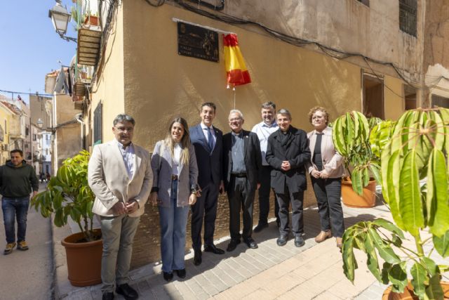 El Ayuntamiento de Blanca rinde homenaje al padre Pepe Fuentes poniendo su nombre a la calle donde nació