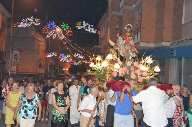 Multitudinaria procesión para honrar a San Roque