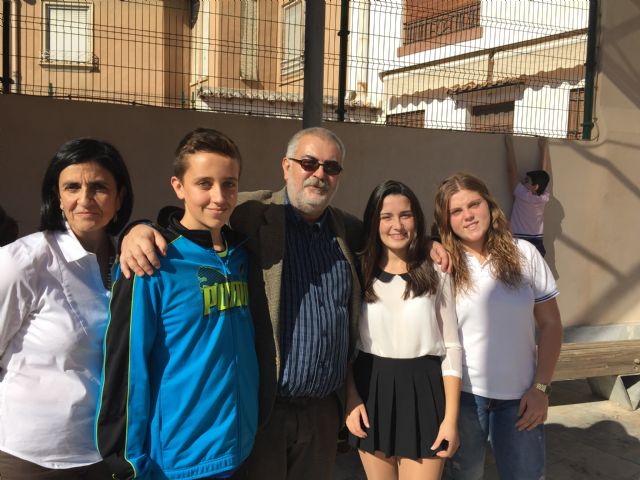 Los escolares de Blanca celebran el Día de la Escritura junto al escritor e ilustrador Xan López