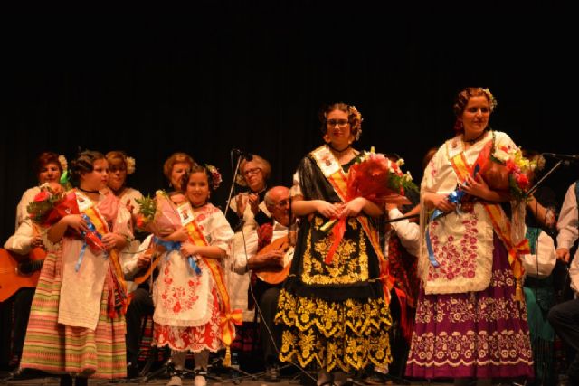 Bailes, música y colorido en el XIX Certamen de Folklore Villa de Blanca
