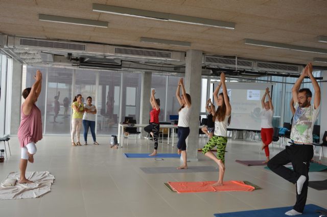 Diez personas desempleadas se forman en el curso de Instrucción en Yoga que ha comenzado hoy