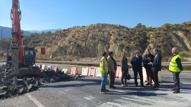 Fomento inicia la mejora de la carretera de acceso a Blanca desde la autovía A-30 en la que invertirá más de 109.000 euros