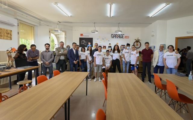 El IES Valle del Segura de Blanca inaugura el primer aula 'GarageLab' de la Región de Murcia