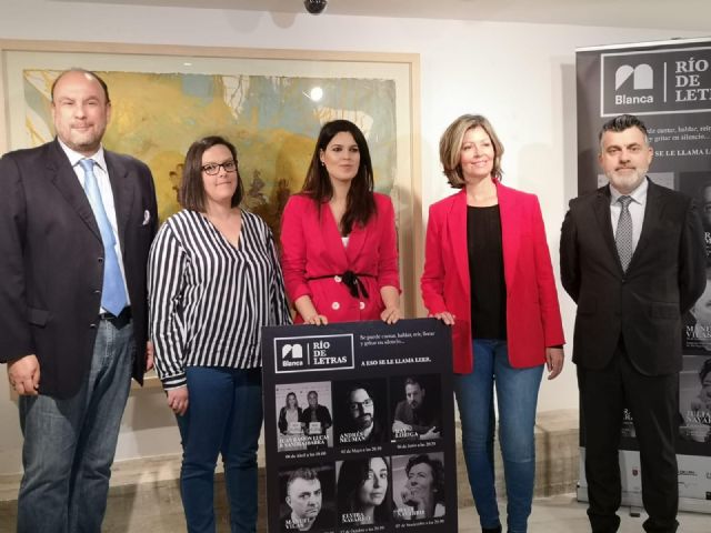 Juan Ramón Lucas y Sandra Ibarra abrirán en abril en Blanca el ciclo literario ´Río de Letras´